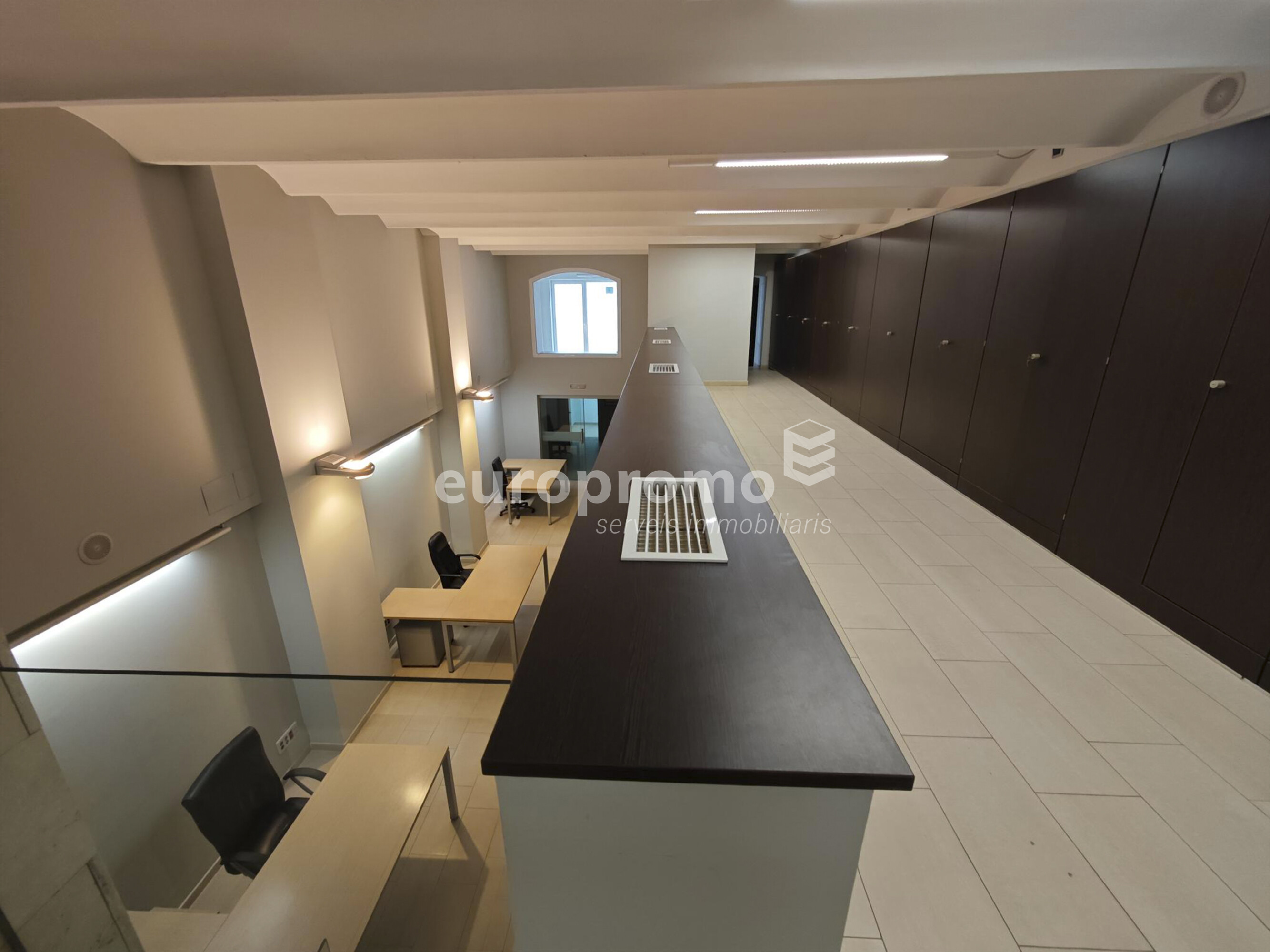 Local de 400m2 situat al centre de Girona!